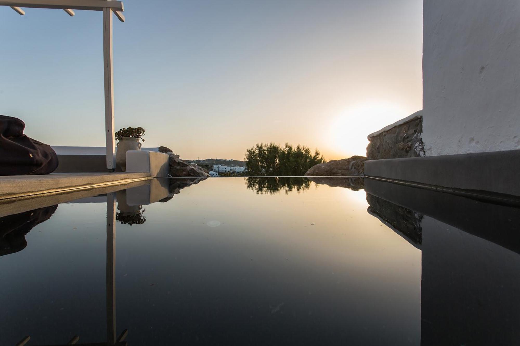 Ostraco Suites Mykonos Town Exterior photo